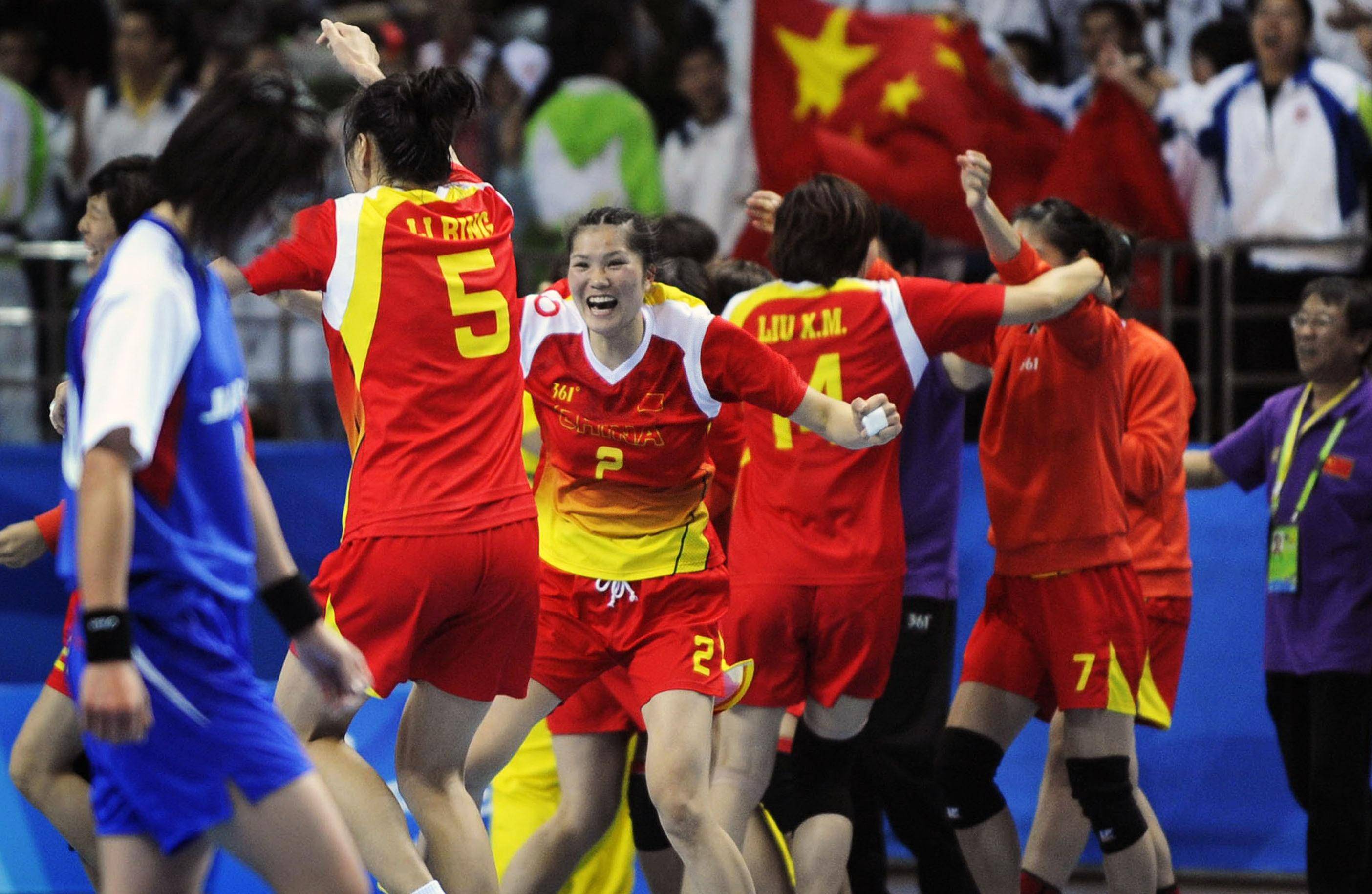 乐动官方网站 - 穆古鲁扎回归赛场，回归赛场首场状态亮眼，老鹰观众沸腾！